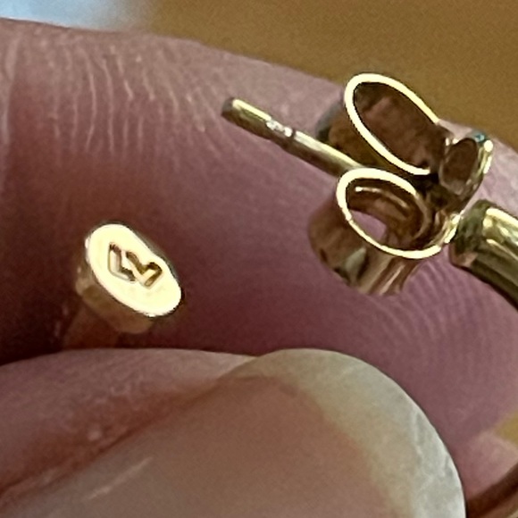 Louis Vuitton, Preloved, 100% authentic earrings beautiful set comes with DB. - Picture 6 of 10